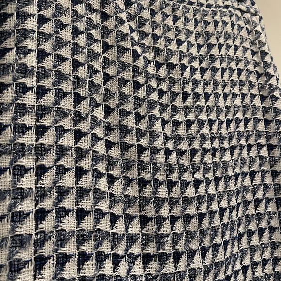 Lightly worn LOFT Skirt Size 8 - Picture 3 of 5